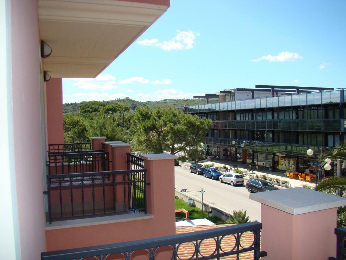 Il Casale Aparthotel Martinsicuro Exterior photo